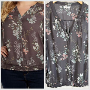 Maurices Floral Gray Women's Top smocked bottom hem size 3 or 22-24